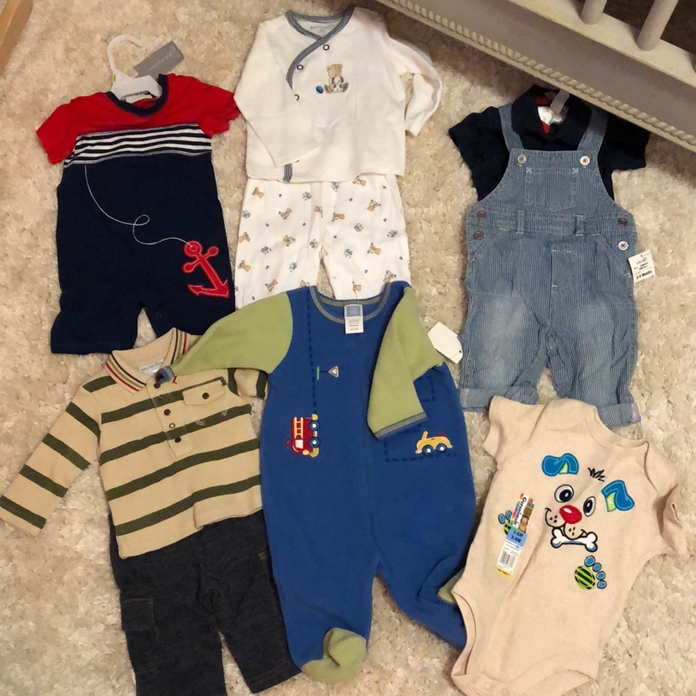 Lot of baby boy clothes (Size 3-6 months)